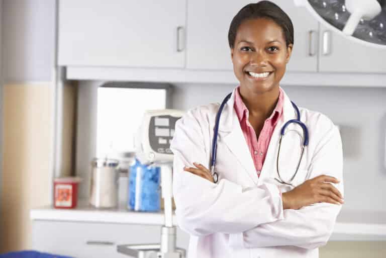 Seguro para médicas com proteção financeira para erro médico 18 Crença Soluções que Cuidam - Seguro de vida, seguro para erro profissional e seguro para erro médico como proteção financeira para imprevistos de reclamações judiciais de erro médico e erro profissional, acidentes, invalidez, doenças e fatalidades da vida. Proteções financeiras que cuidam da sua reputação profissional, do seu patrimônio, da sua renda e da sua família. A família continua, o negócio é mantido ou um legado é criado para as outras gerações por causa das nossas soluções que cuidam. Oferecemos tranquilidade em um momento de dificuldade.
