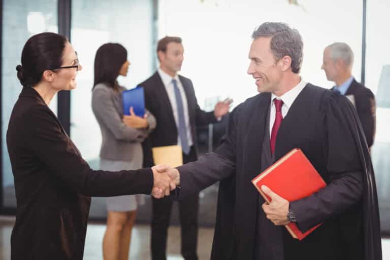 Crença Soluções que Cuidam - Seguro para advogado para proteção financeira da reputação profissional e do patrimônio contra reclamações judiciais que alegam erro profissional. Seguro de vida para advogado para proteção financeira contra imprevistos de acidentes, invalidez, doenças e fatalidades da vida. Proteções financeiras que cuidam da sua reputação profissional, do seu patrimônio, da sua renda e da sua família.